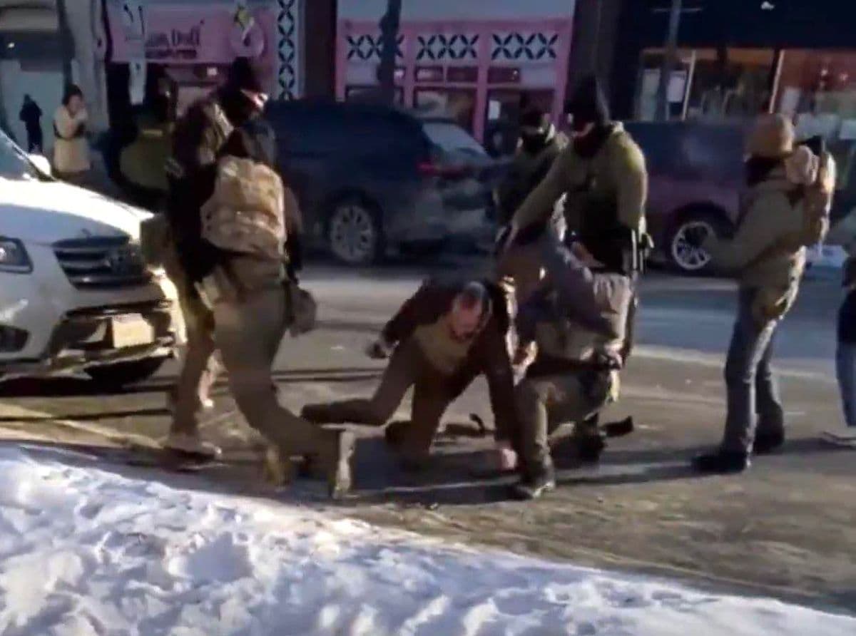 Federal Agents Kill Man, 37, in Minneapolis