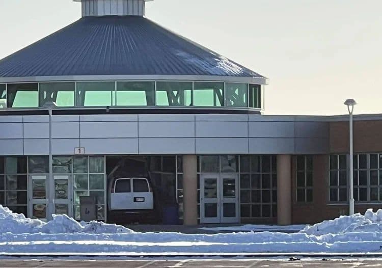 Superior Police Officer, Suspect Shot During Traffic Stop