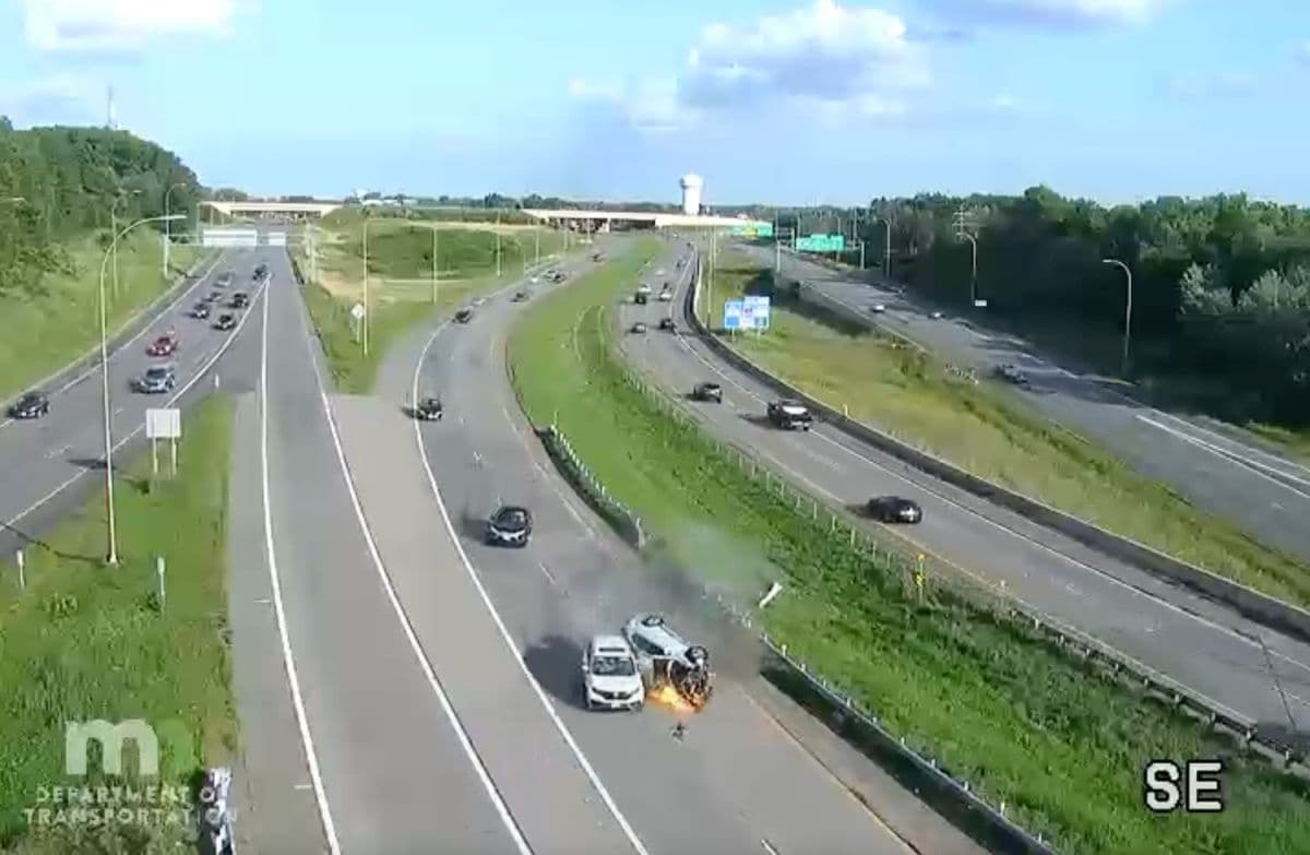 Woman Dies After Rollover Crash on I-694 in Arden Hills